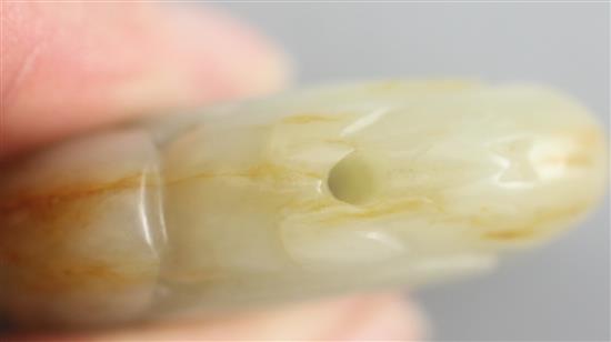 A Chinese pale Celadon and russet jade cockerel figure, 4.3cm